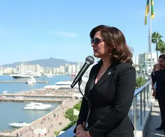 Prefeita Emília Corrêa entrega nova Orla Governador João Alves Filho e inaugura cartão